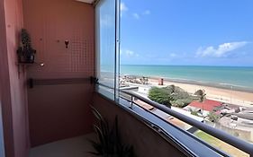Flat à beira-mar com vista para a praia do meio